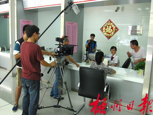 《扣在胸前的幸福》拍攝現(xiàn)場(chǎng)。