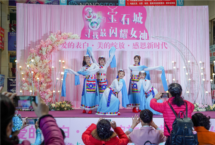 感受節(jié)日快樂(lè) 展現(xiàn)真我風(fēng)采