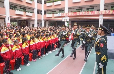 梧州市法治進(jìn)校園巡講團(tuán)走進(jìn)市中山小學(xué)
