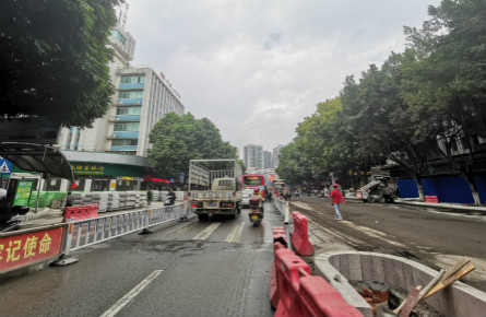 新興一路高峰時(shí)段車輛通行緩慢
