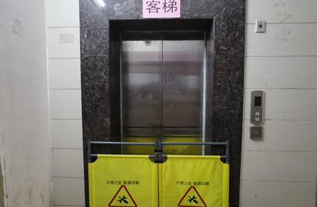 電梯停用數(shù)月 居民出入不便