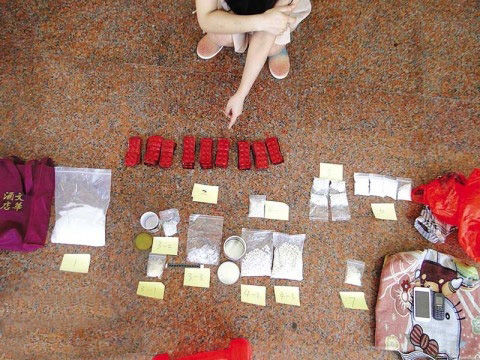 辦案民警繳獲的毒品。